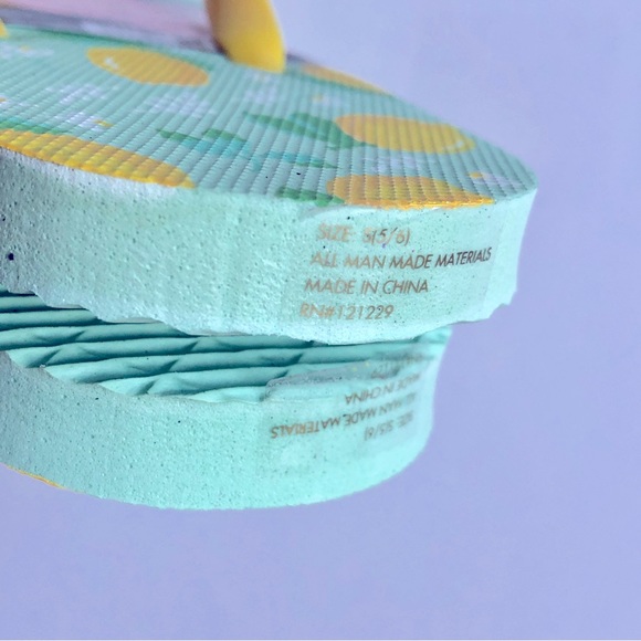 3/$15 LEMONS Flip Flops Sandals Yellow Small Size 5 / 6 Women’s NEW - Picture 5 of 15